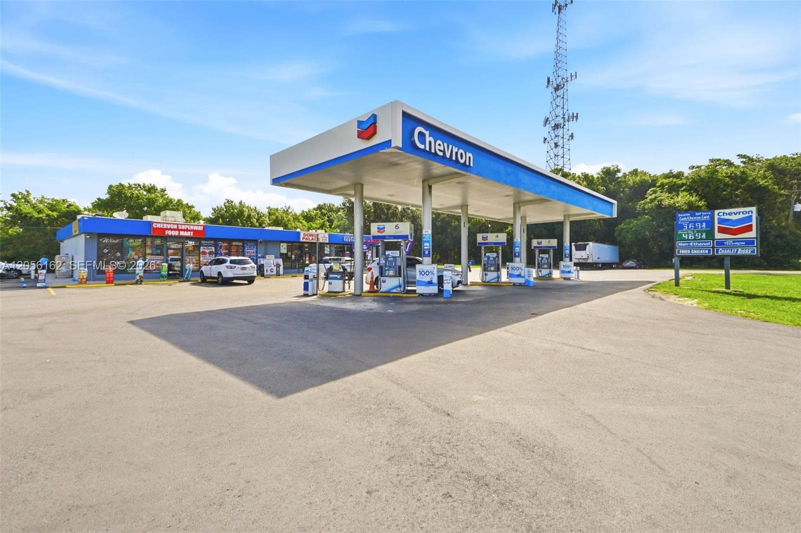 2590 RECKER HWY