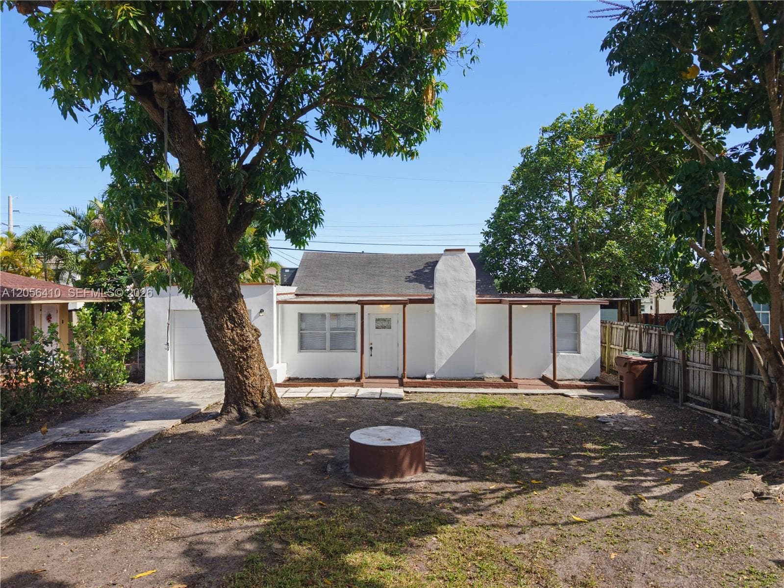 76 W 14 St