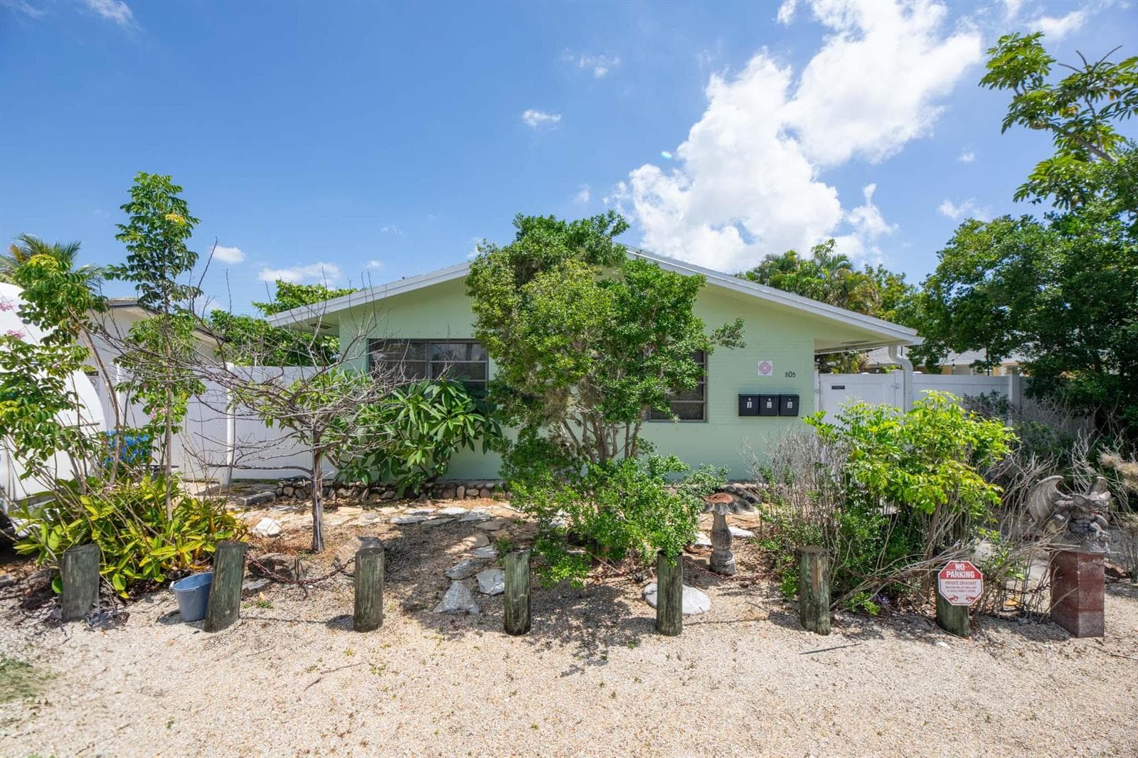 805 NE 40TH Street # 3
