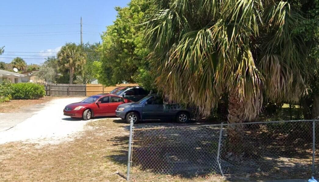 225 SW 13TH