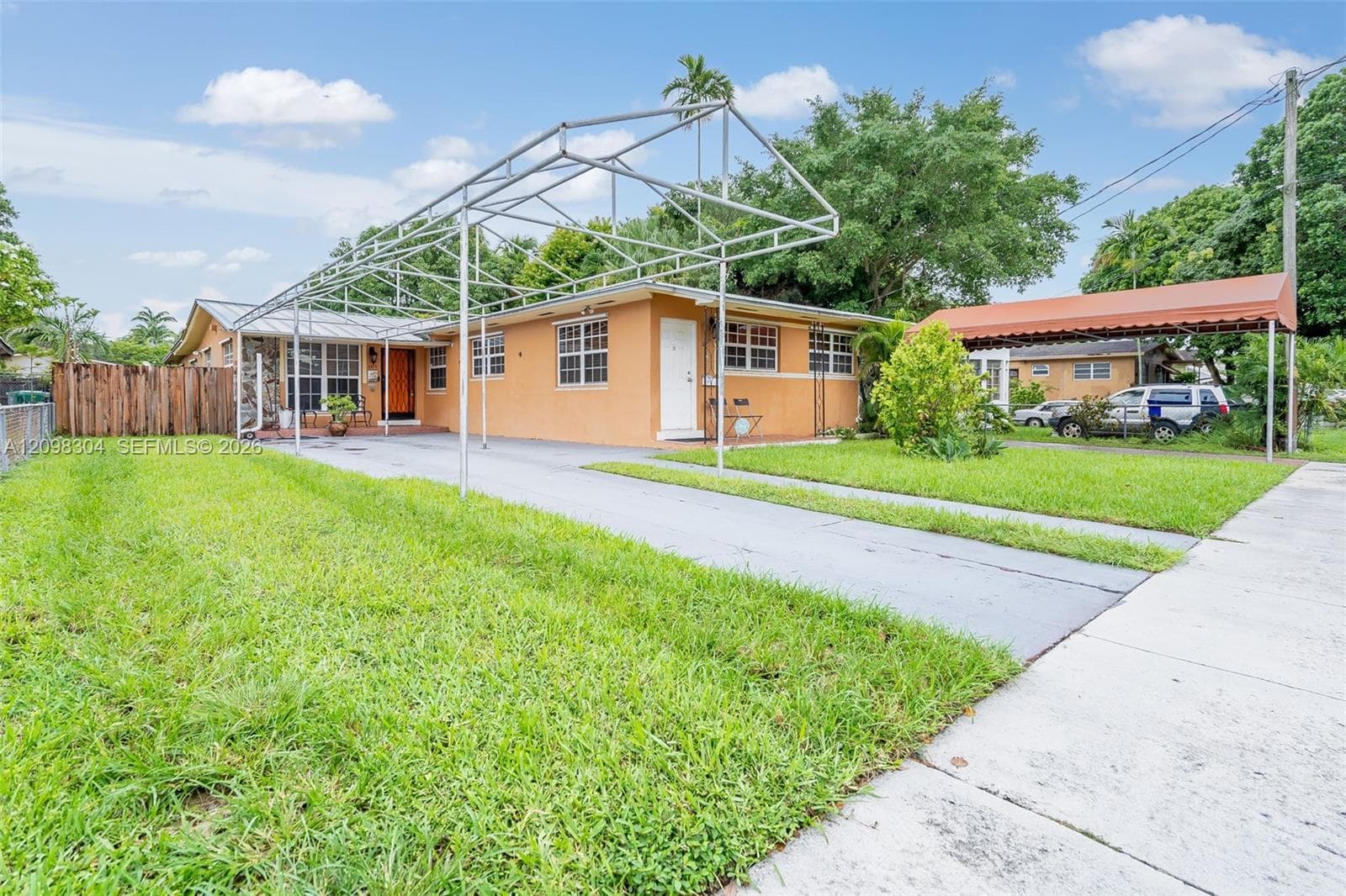 2815 SW 36th Ave